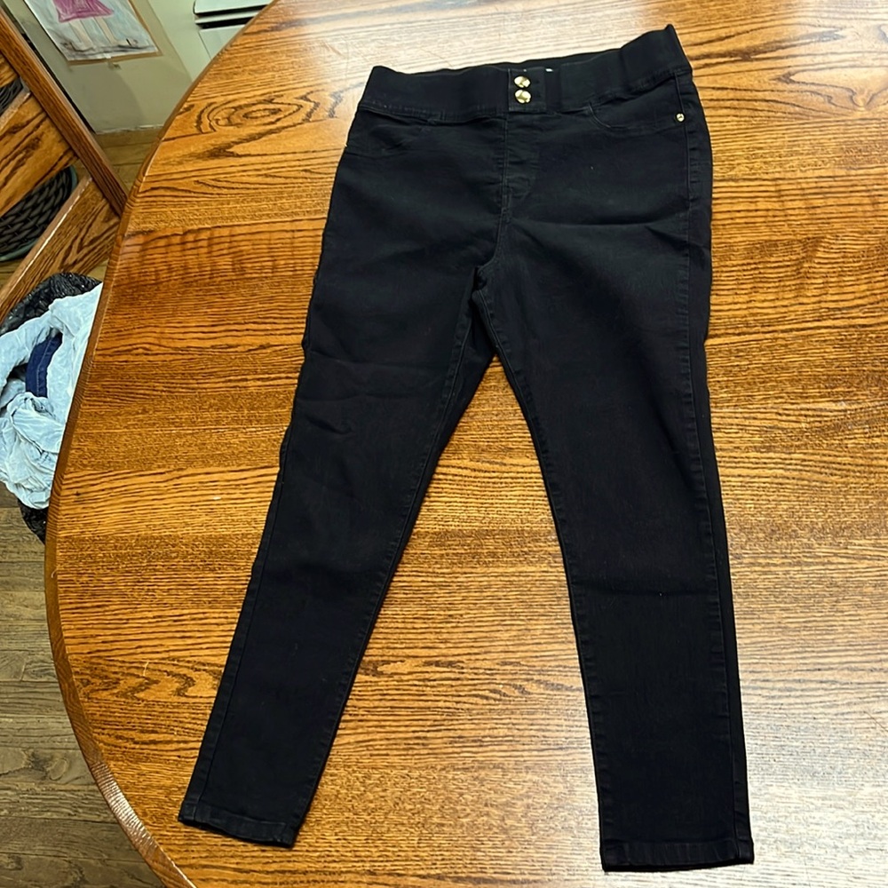 Just Be stretch high rise skinny pull on black jeans. Size L. Never worn.